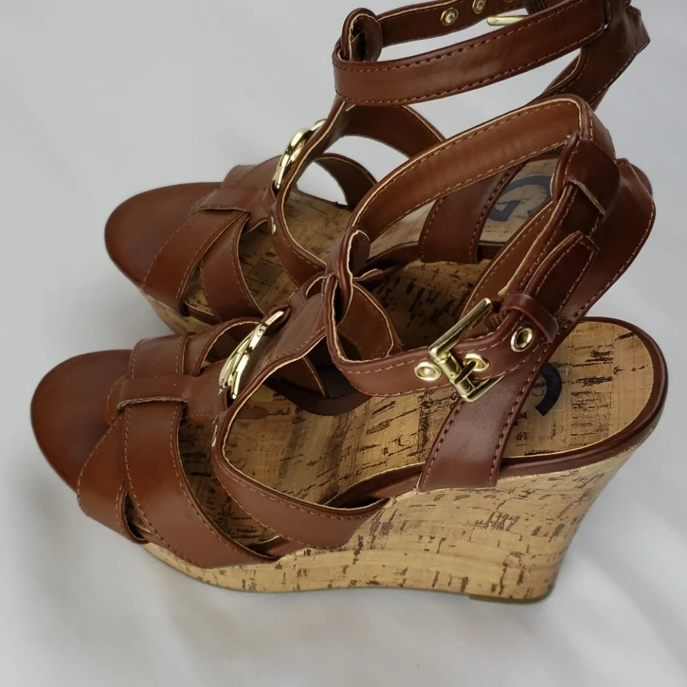 Guess Brown With Goldtone Trademark G Sz 6.5
